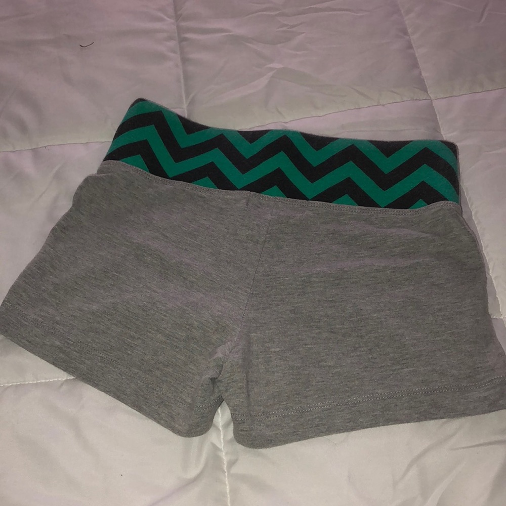 Shorts - Picture 3 of 3